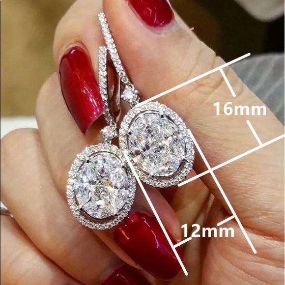 **NEW 18K White Gold Oval Diamond Halo Earrings - Picture 4 of 4